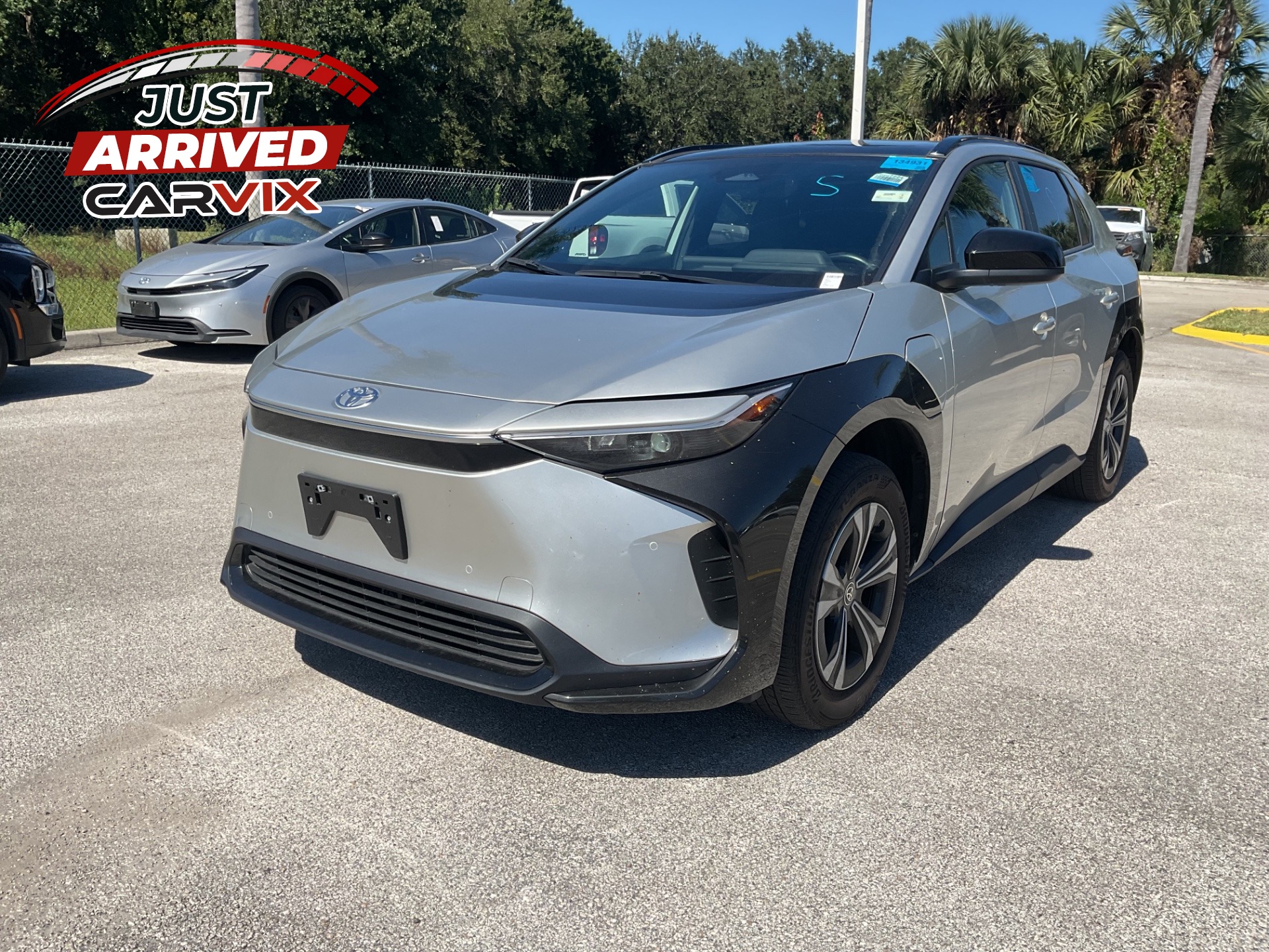 2023 TOYOTA BZ4X XLE photo 1