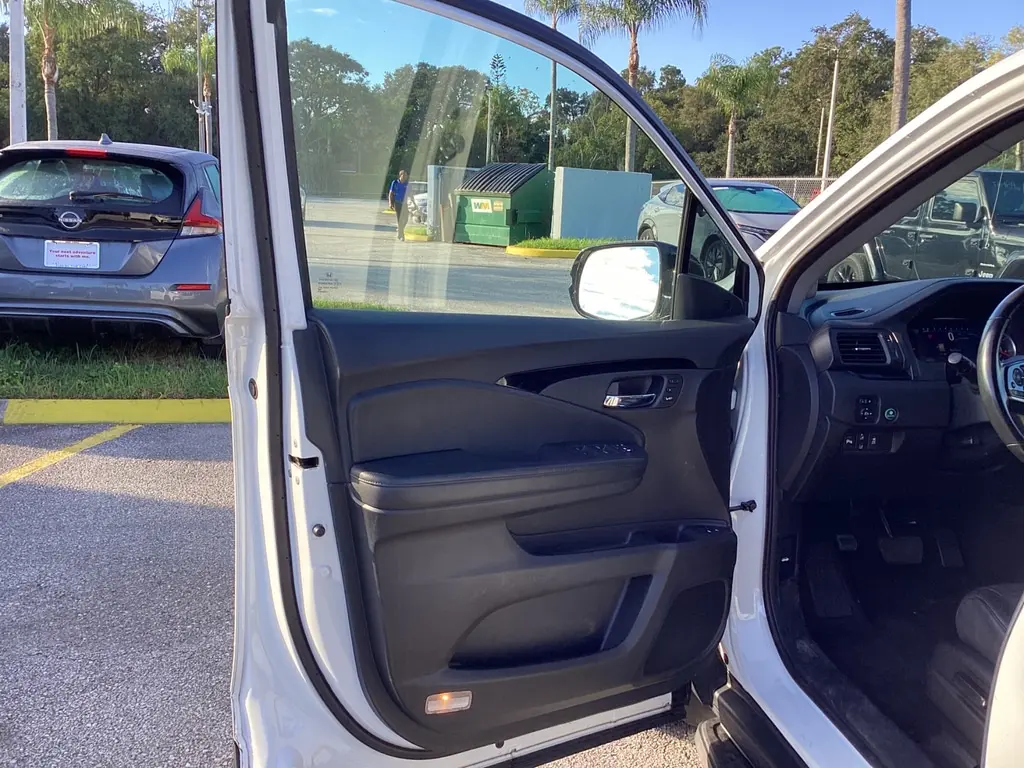 2022 HONDA PILOT TOURING 7-PASSENGER photo 10
