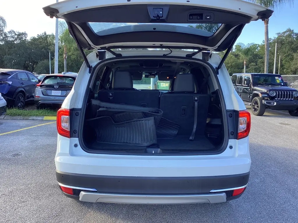 2022 HONDA PILOT TOURING 7-PASSENGER photo 12