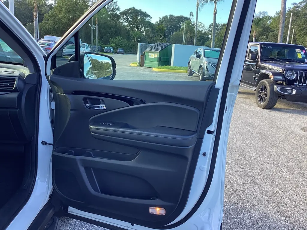 2022 HONDA PILOT TOURING 7-PASSENGER photo 17