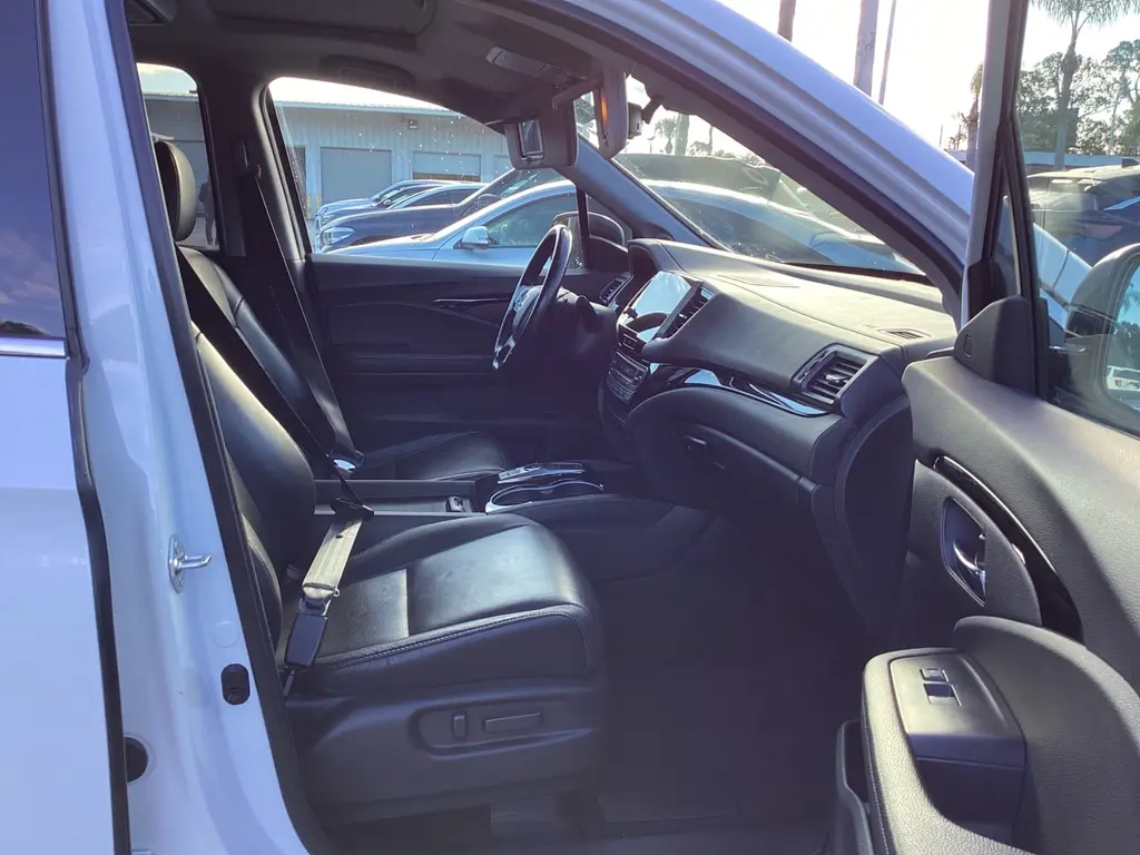 2022 HONDA PILOT TOURING 7-PASSENGER photo 18