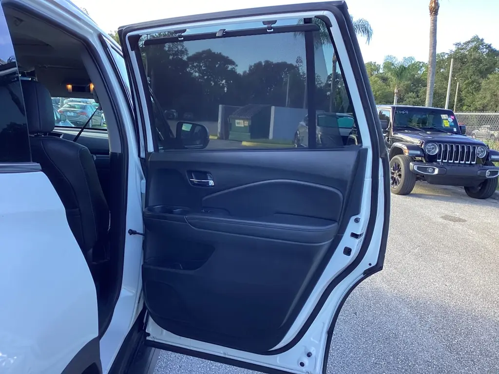 2022 HONDA PILOT TOURING 7-PASSENGER photo 19