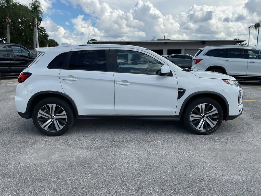 2021 MITSUBISHI OUTLANDER SPORT ES photo 10