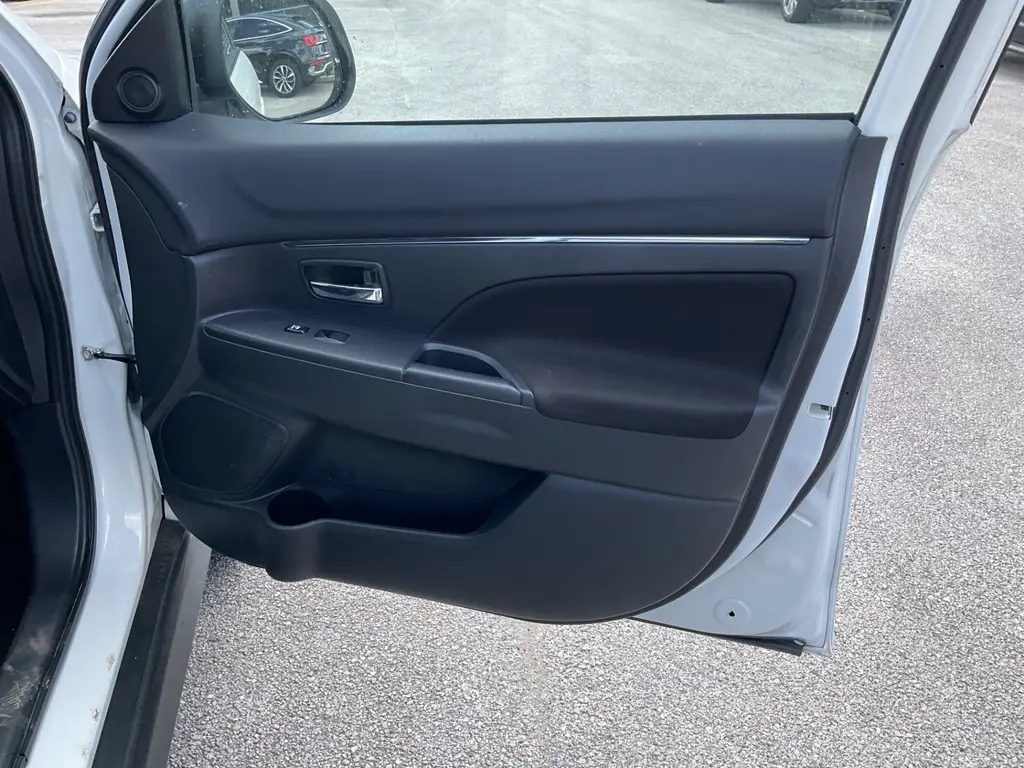 2021 MITSUBISHI OUTLANDER SPORT ES photo 19