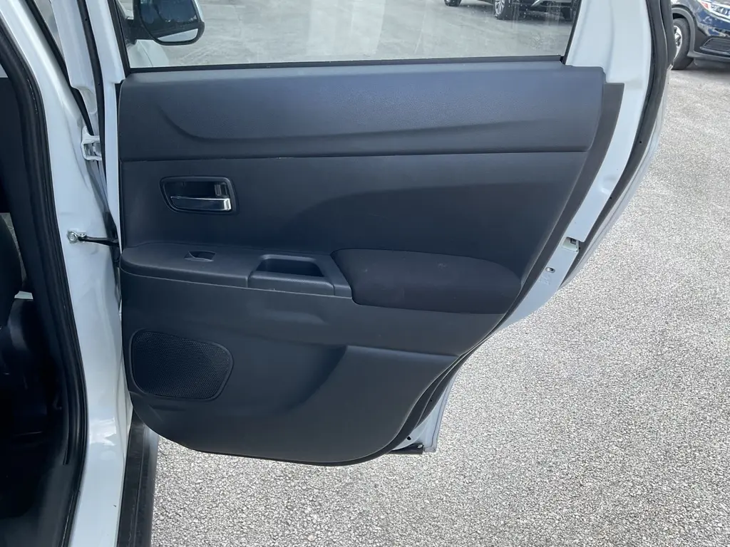 2021 MITSUBISHI OUTLANDER SPORT ES photo 21