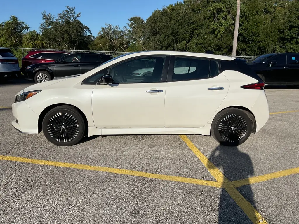 2023 NISSAN LEAF SV PLUS photo 2