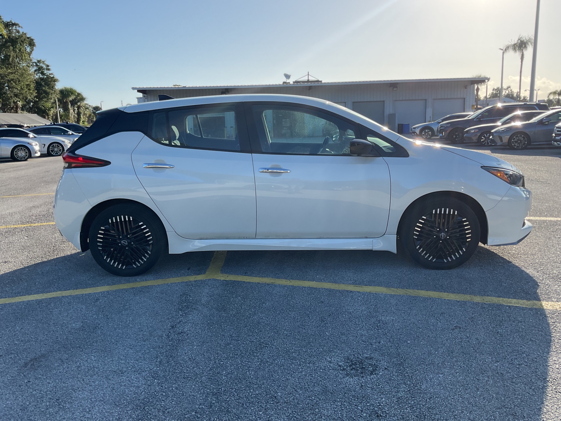 2023 NISSAN LEAF SV PLUS photo 6