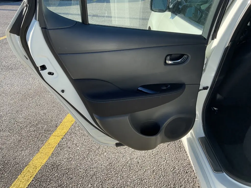 2023 NISSAN LEAF SV PLUS photo 9