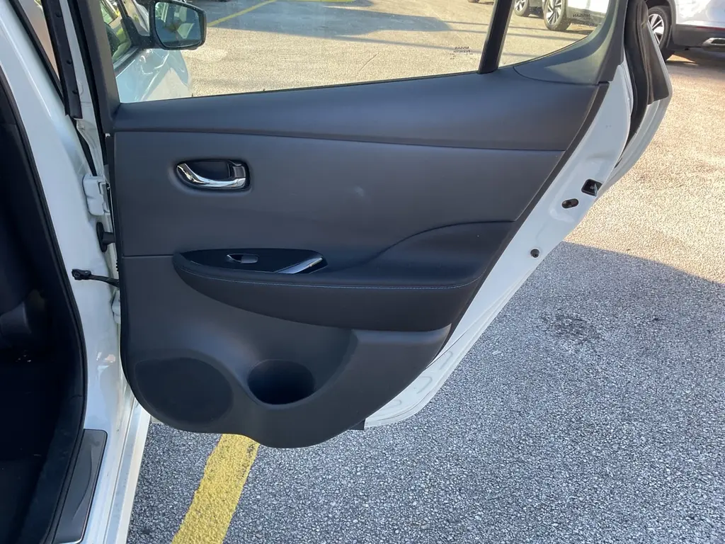 2023 NISSAN LEAF SV PLUS photo 17