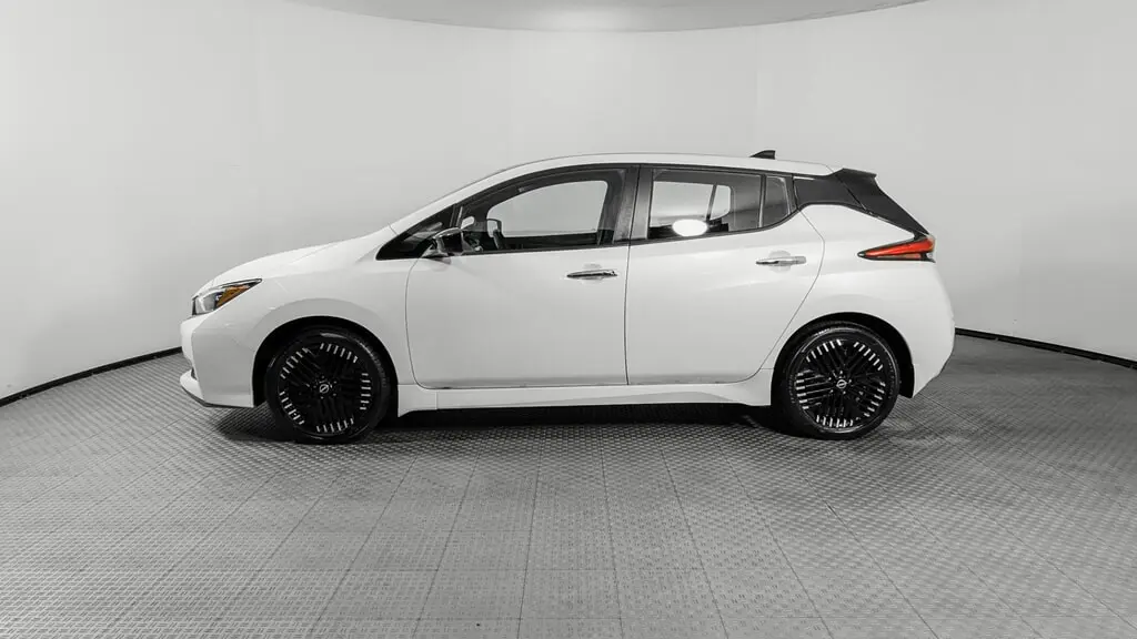 2023 NISSAN LEAF SV PLUS photo 2
