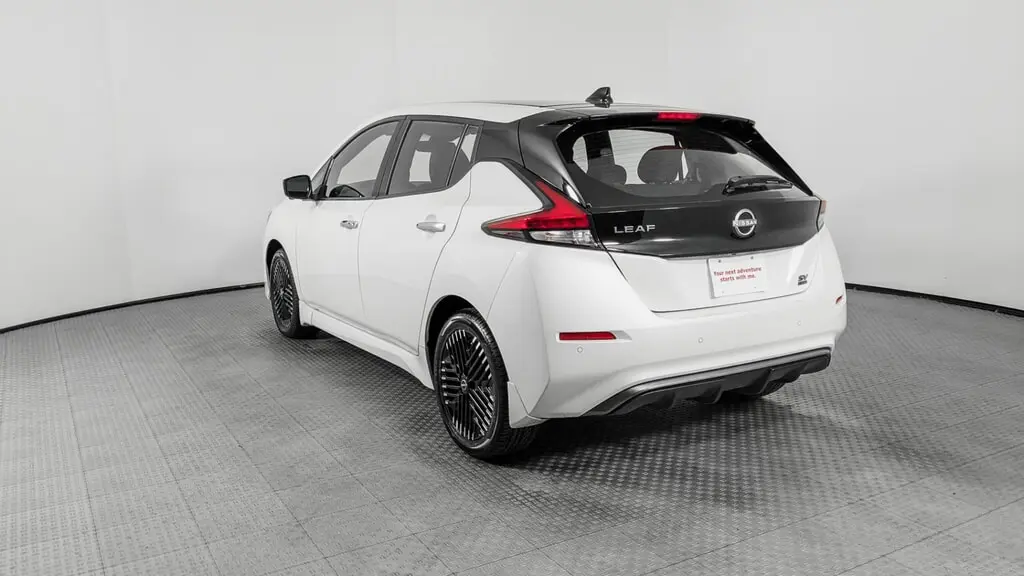 2023 NISSAN LEAF SV PLUS photo 6