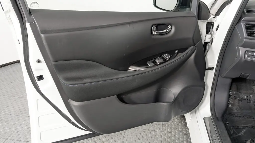 2023 NISSAN LEAF SV PLUS photo 15