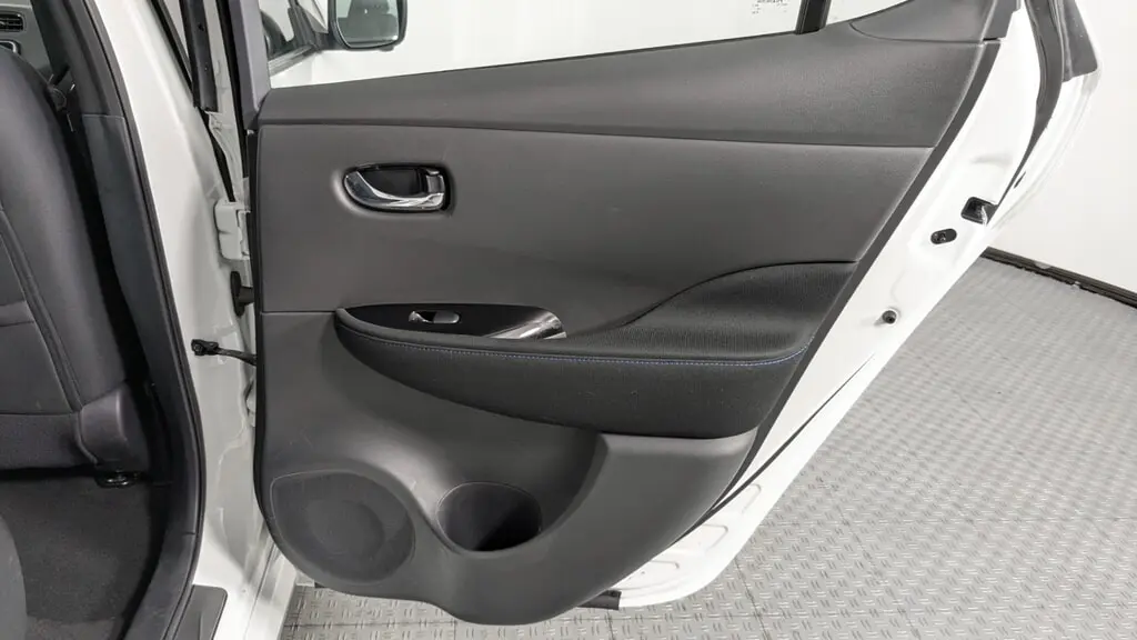 2023 NISSAN LEAF SV PLUS photo 22