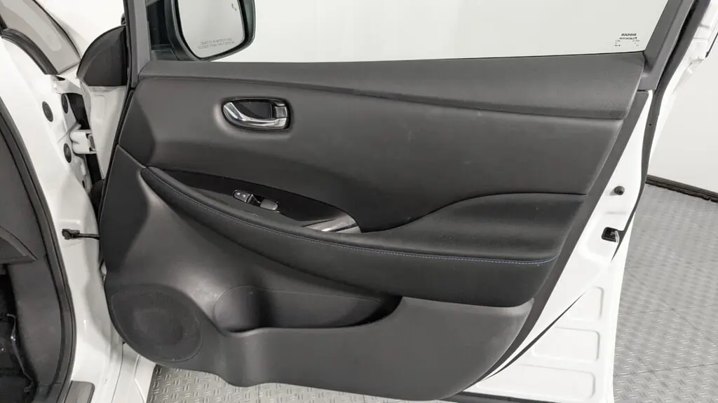 2023 NISSAN LEAF SV PLUS photo 26