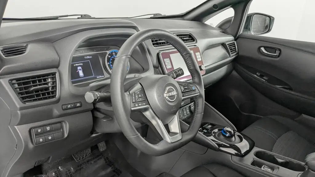 2023 NISSAN LEAF SV PLUS photo 28