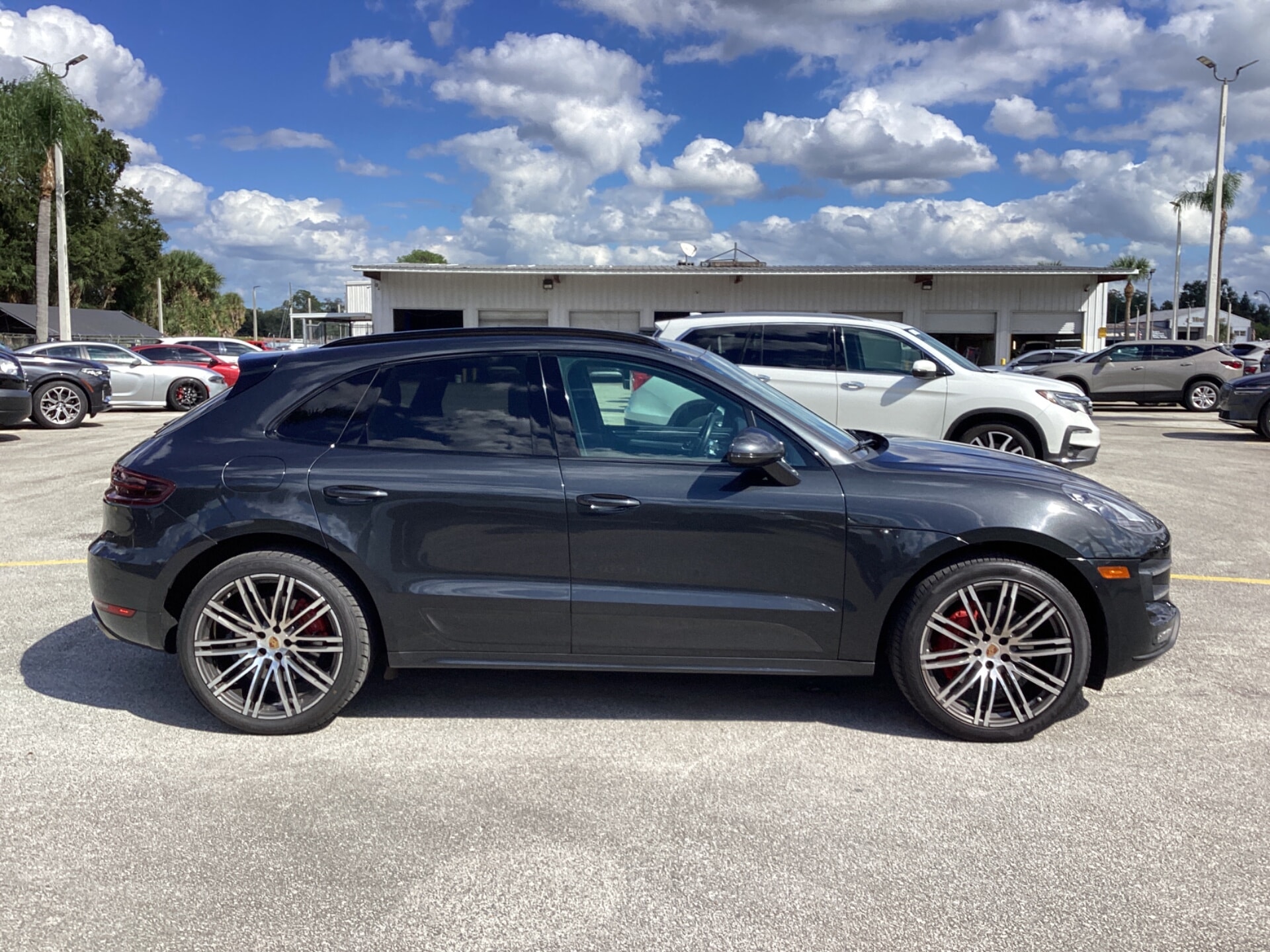 2017 PORSCHE MACAN TURBO photo 4