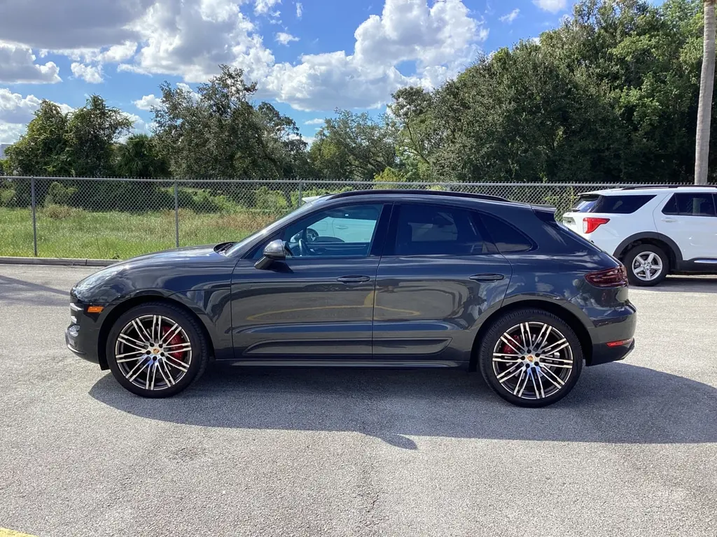 2017 PORSCHE MACAN TURBO photo 10