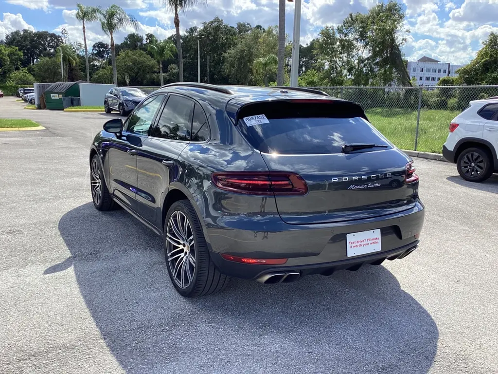 2017 PORSCHE MACAN TURBO photo 11