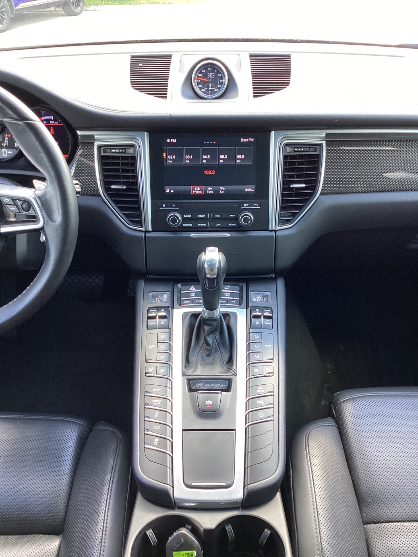 2017 PORSCHE MACAN TURBO photo 18