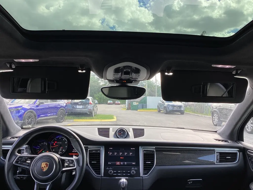 2017 PORSCHE MACAN TURBO photo 19