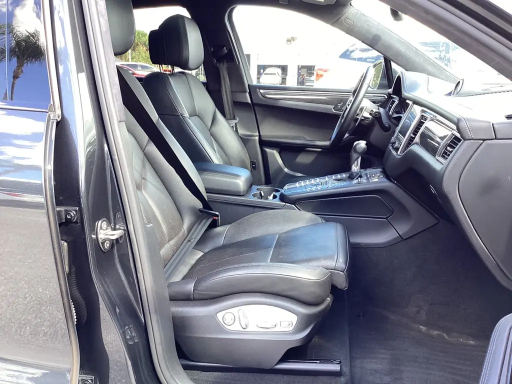2017 PORSCHE MACAN TURBO photo 21