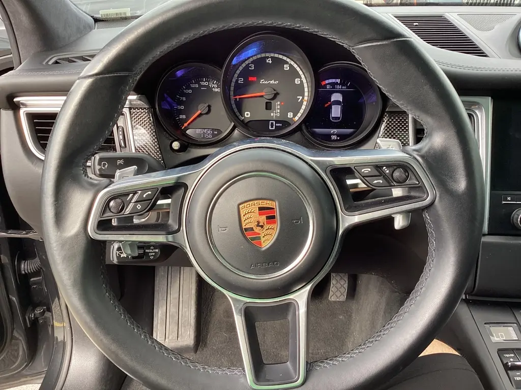 2017 PORSCHE MACAN TURBO photo 23