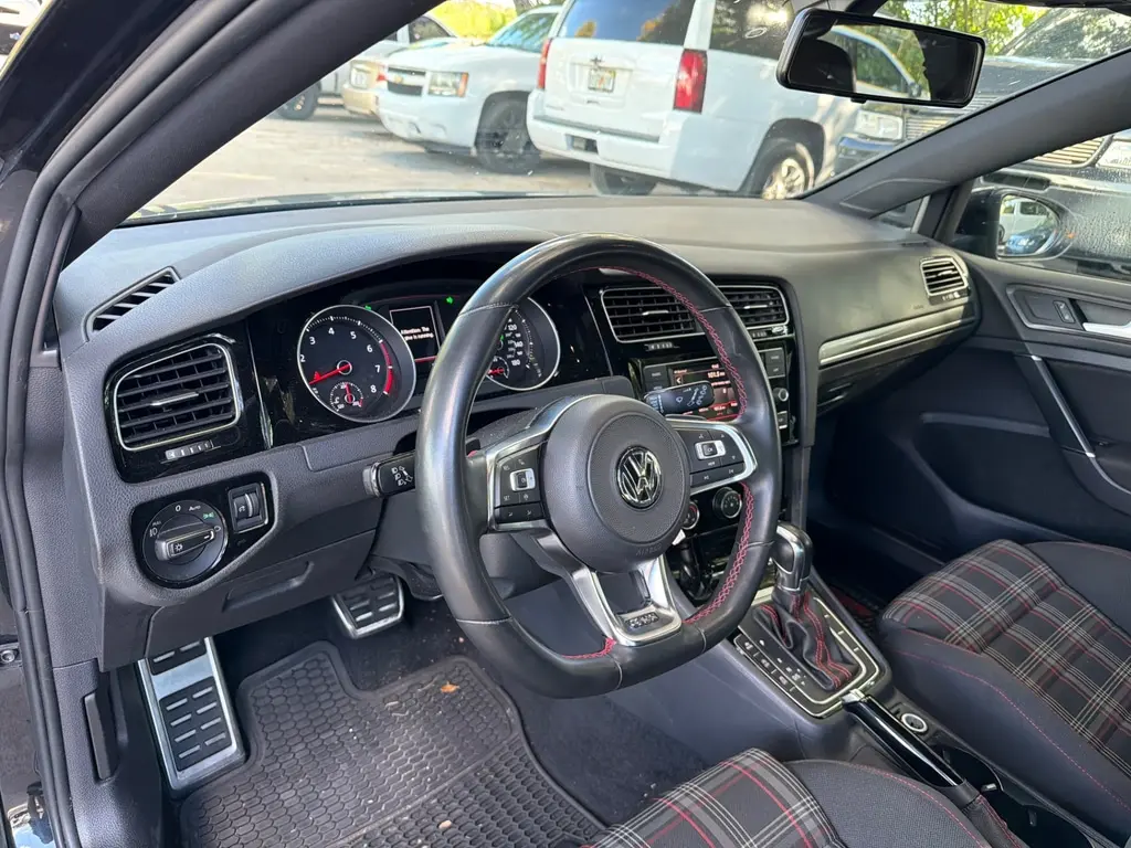 2019 VOLKSWAGEN GOLF GTI S photo 11