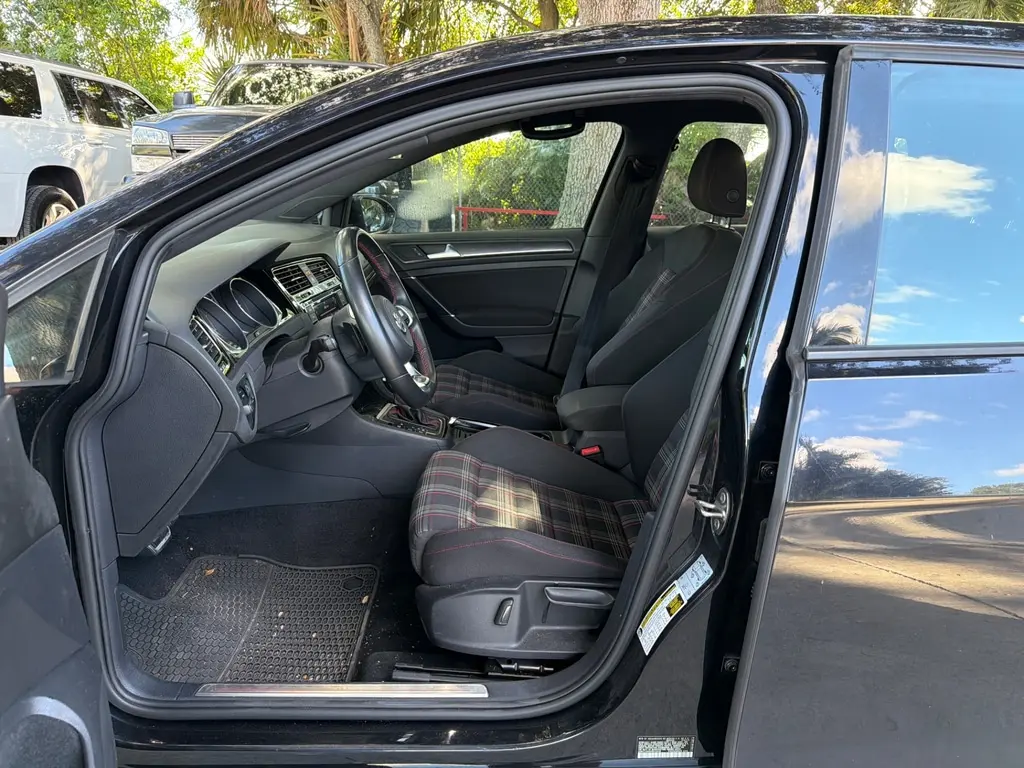 2019 VOLKSWAGEN GOLF GTI S photo 12