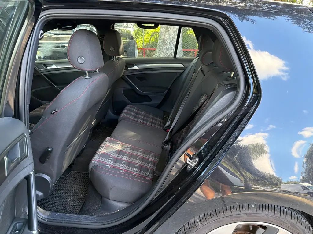 2019 VOLKSWAGEN GOLF GTI S photo 15