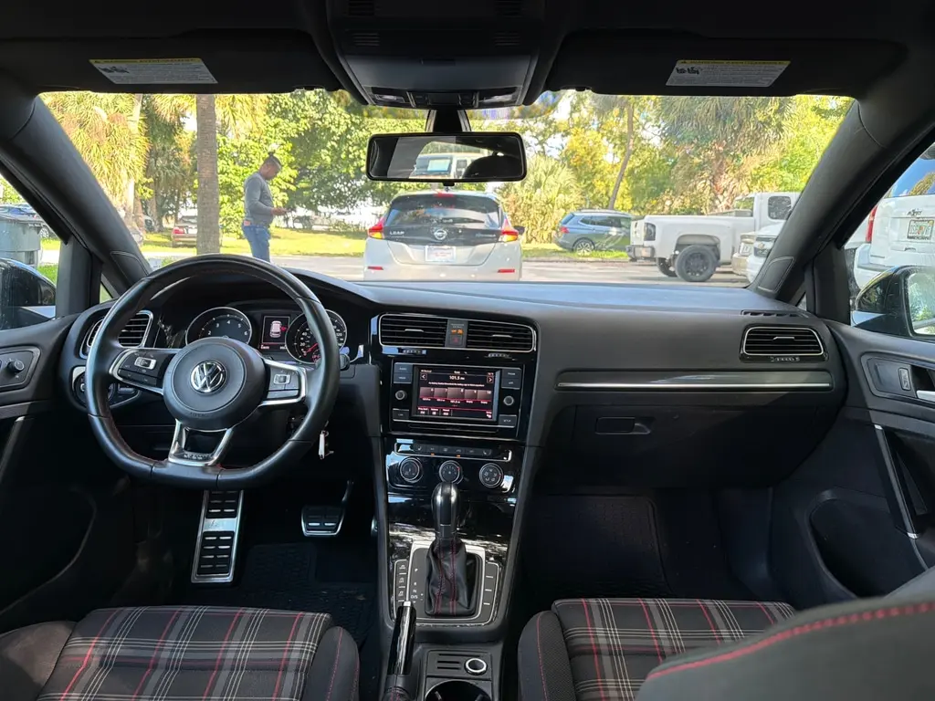 2019 VOLKSWAGEN GOLF GTI S photo 23