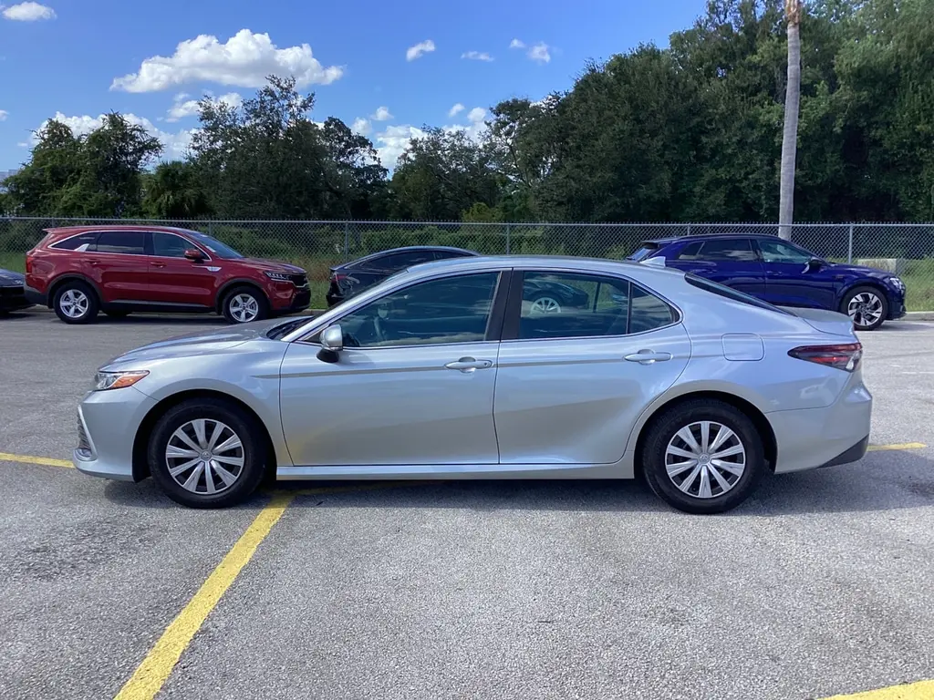 2022 TOYOTA CAMRY HYBRID LE photo 4
