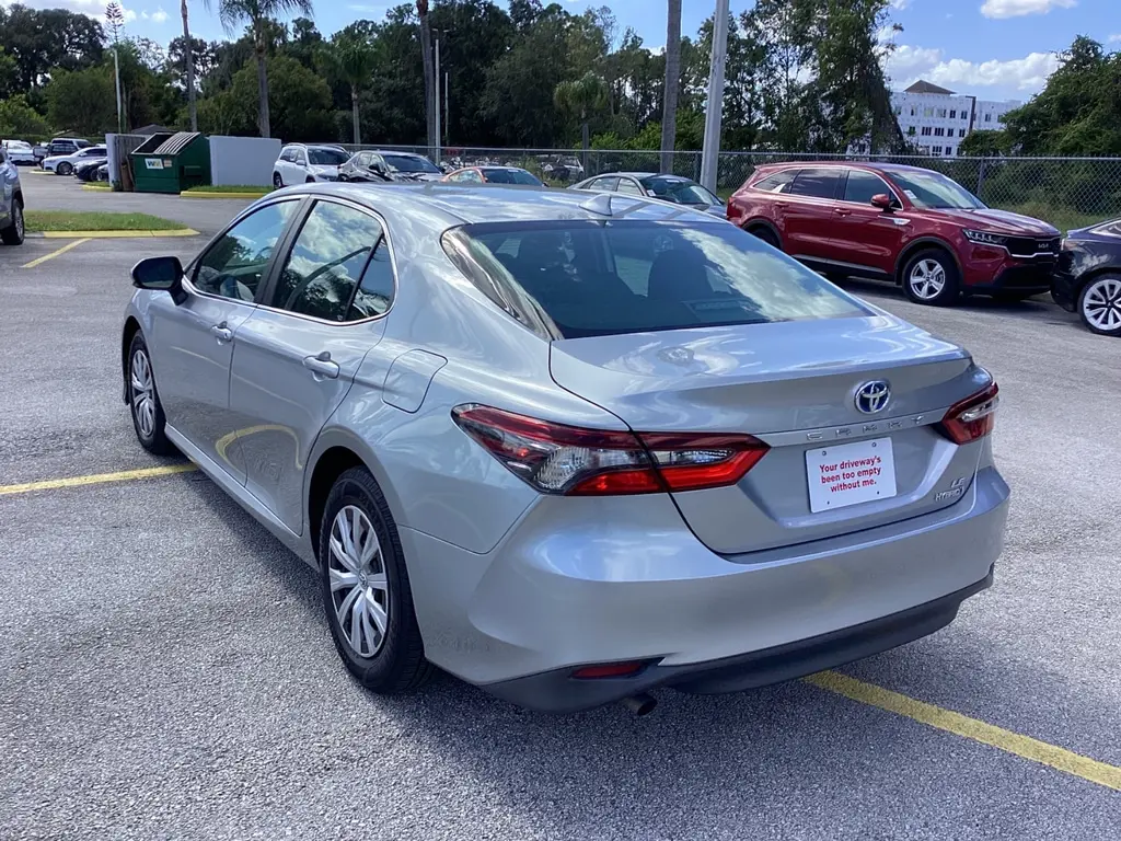 2022 TOYOTA CAMRY HYBRID LE photo 5