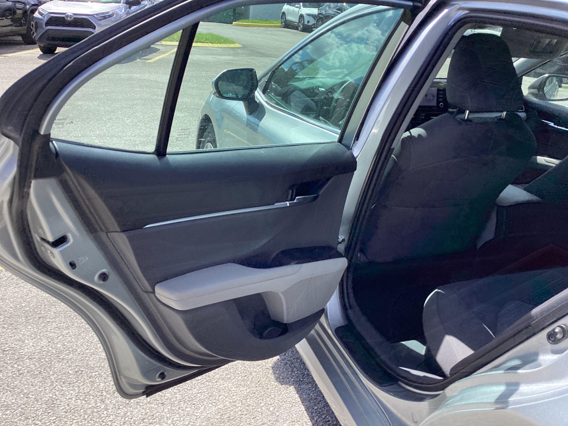 2022 TOYOTA CAMRY HYBRID LE photo 7