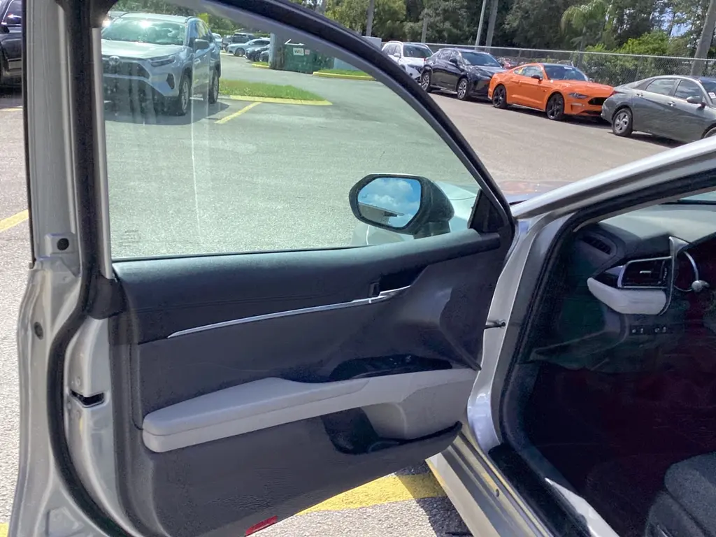 2022 TOYOTA CAMRY HYBRID LE photo 9