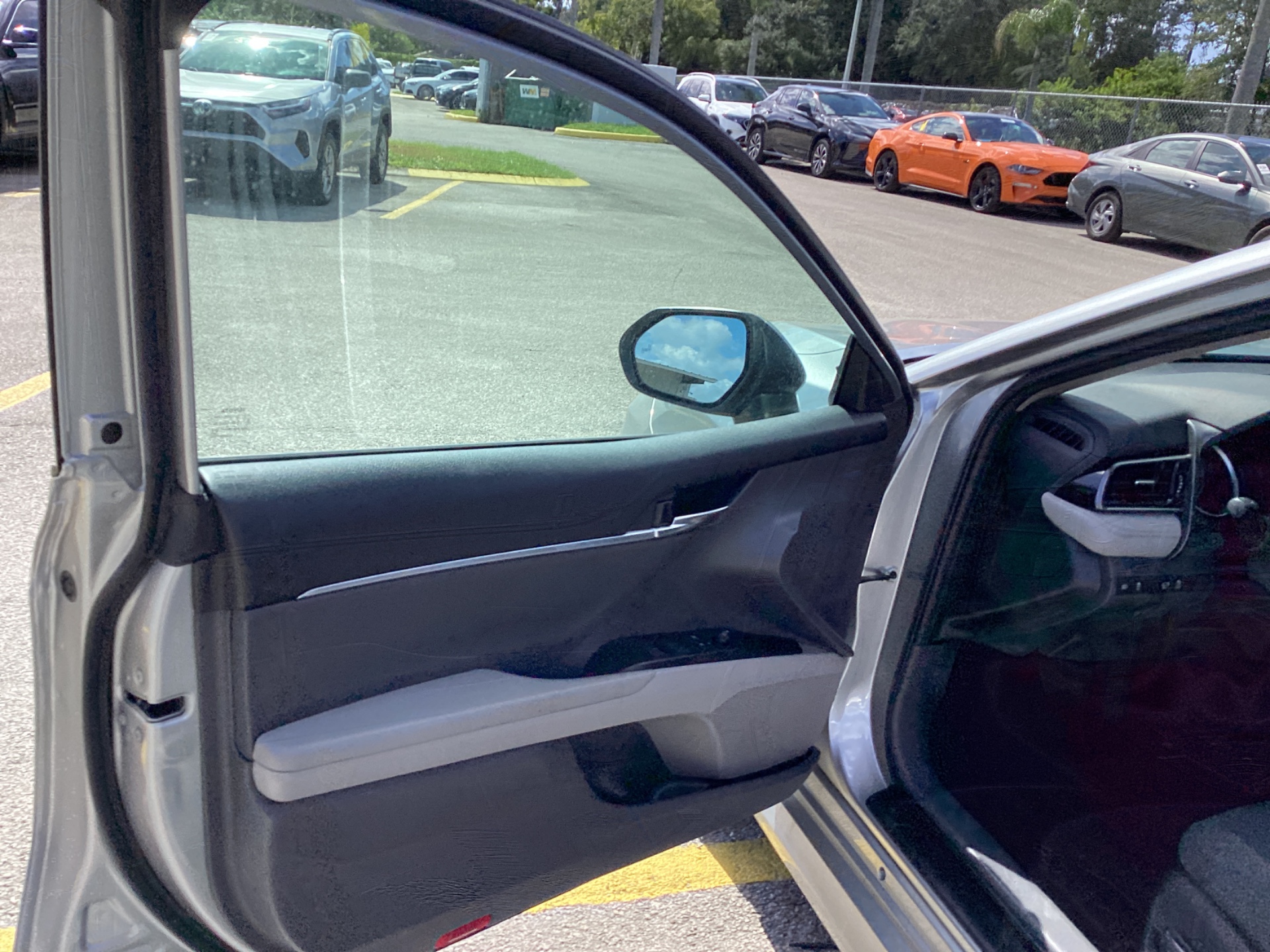 2022 TOYOTA CAMRY HYBRID LE photo 9