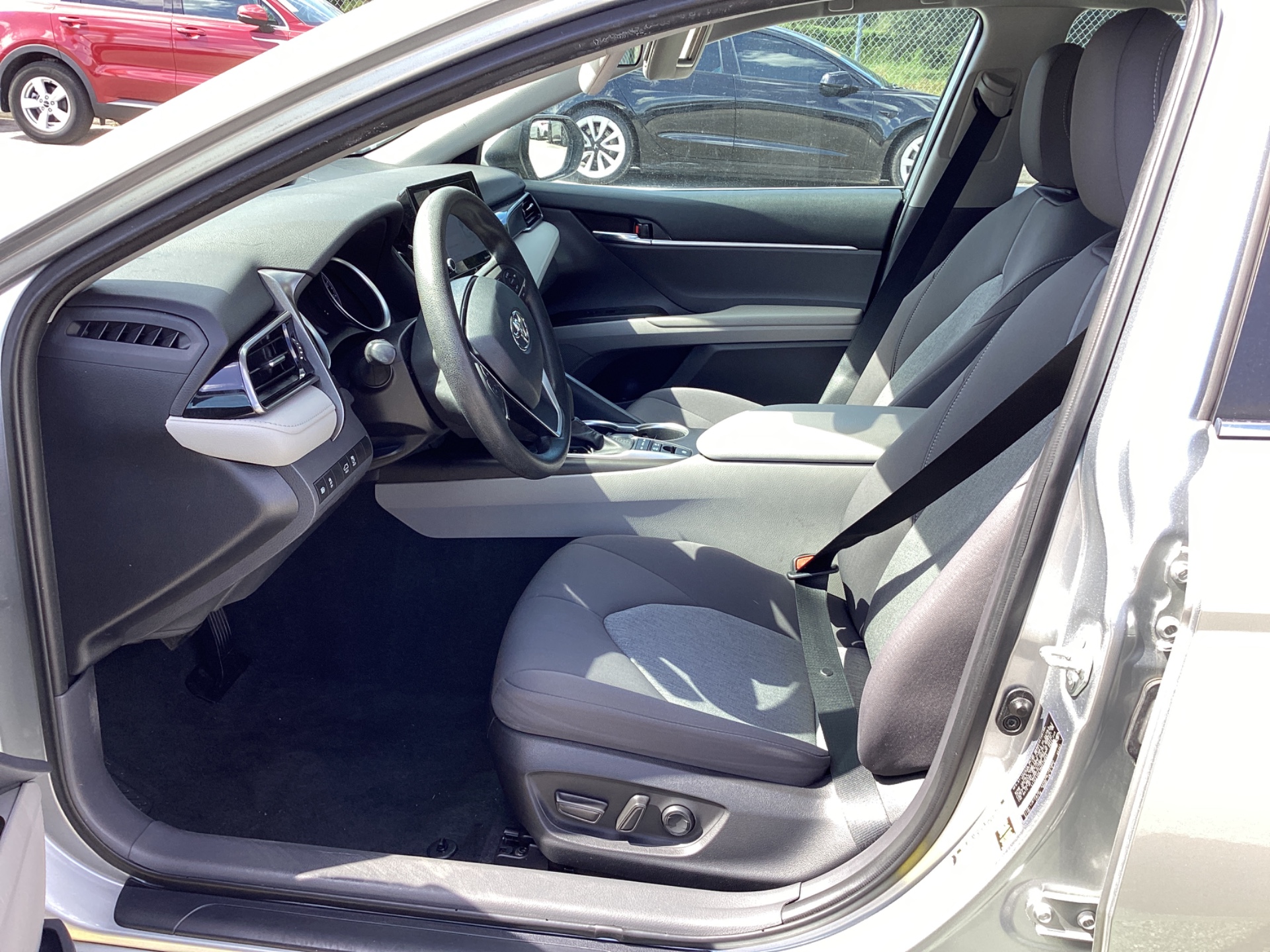 2022 TOYOTA CAMRY HYBRID LE photo 10
