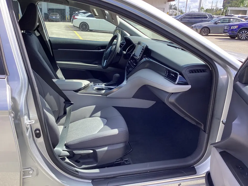 2022 TOYOTA CAMRY HYBRID LE photo 13