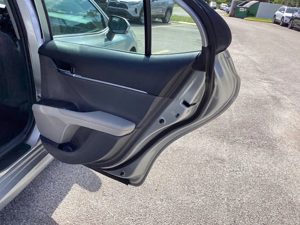 2022 TOYOTA CAMRY HYBRID LE photo 14