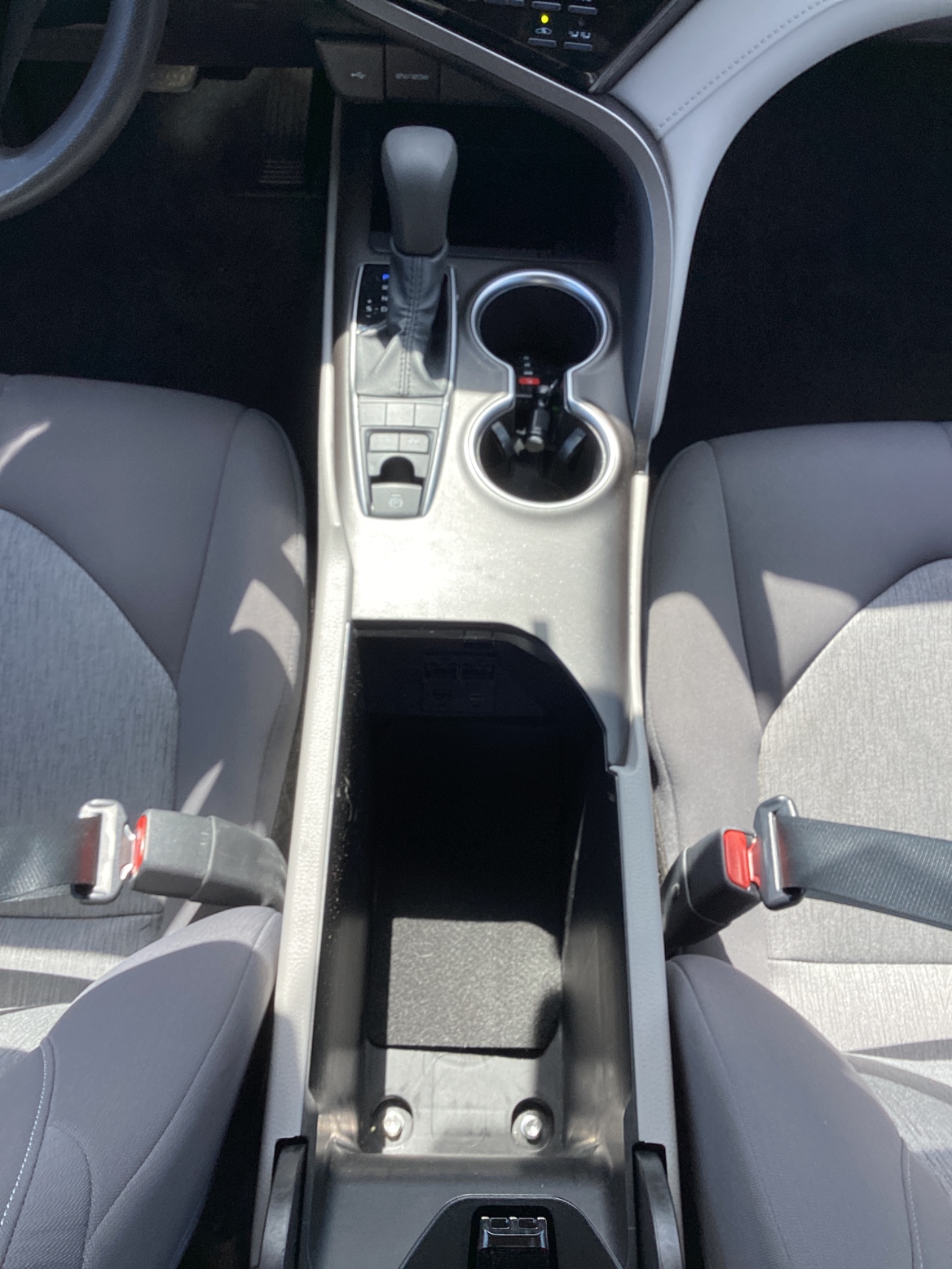 2022 TOYOTA CAMRY HYBRID LE photo 17