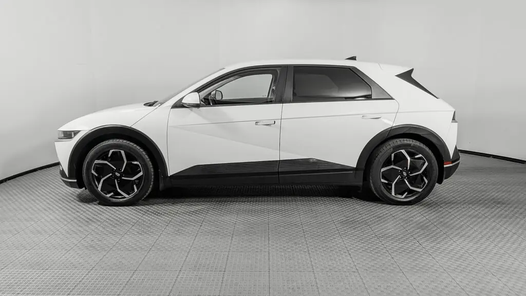 2023 HYUNDAI IONIQ 5 SEL photo 2