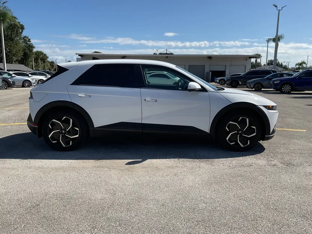2023 HYUNDAI IONIQ 5 SEL photo 4