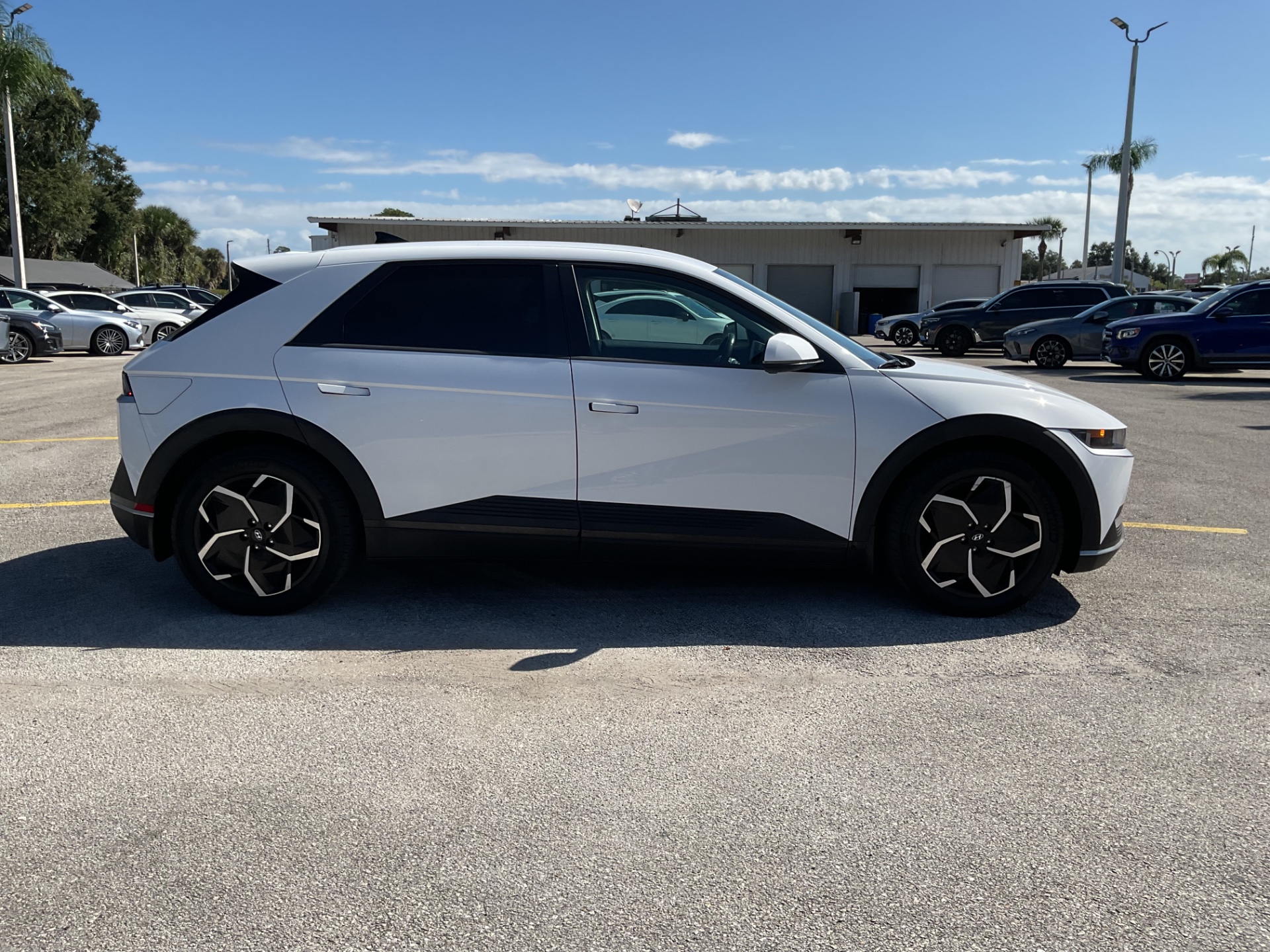 2023 HYUNDAI IONIQ 5 SEL photo 4