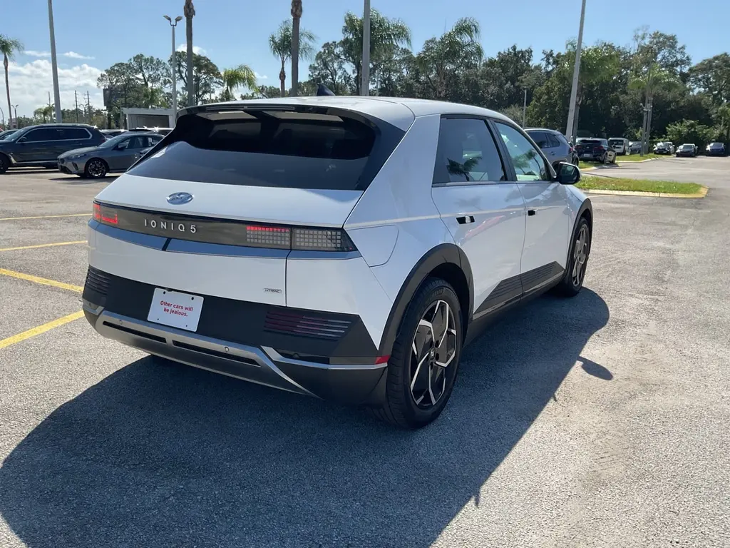 2023 HYUNDAI IONIQ 5 SEL photo 5