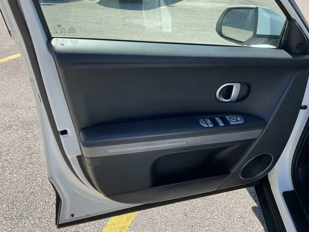 2023 HYUNDAI IONIQ 5 SEL photo 9