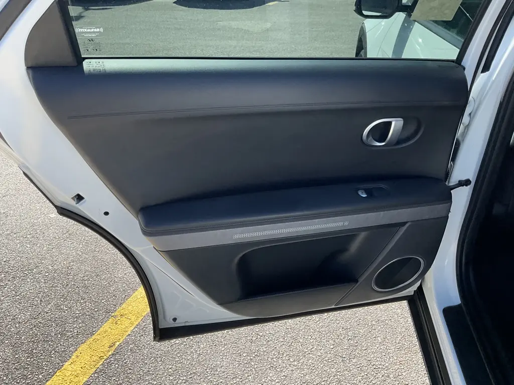 2023 HYUNDAI IONIQ 5 SEL photo 17