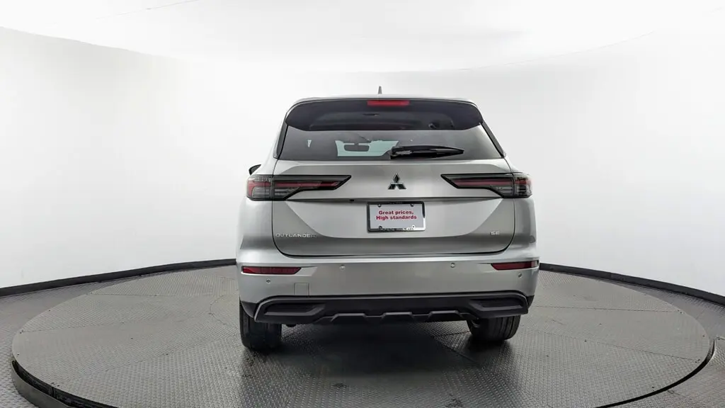 2026 MITSUBISHI OUTLANDER SE photo 6
