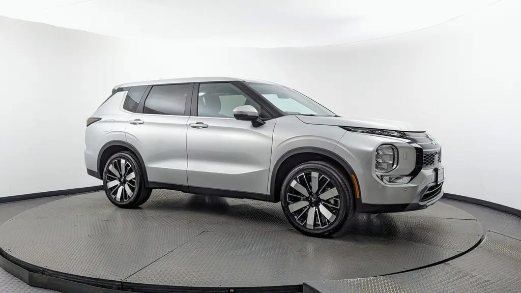 2026 MITSUBISHI OUTLANDER SE photo 10