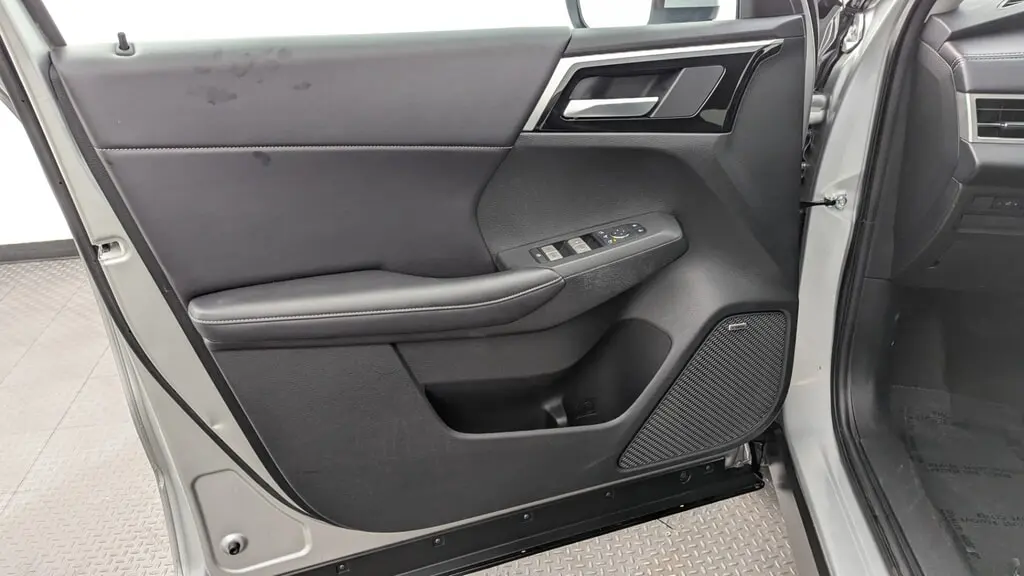 2026 MITSUBISHI OUTLANDER SE photo 12