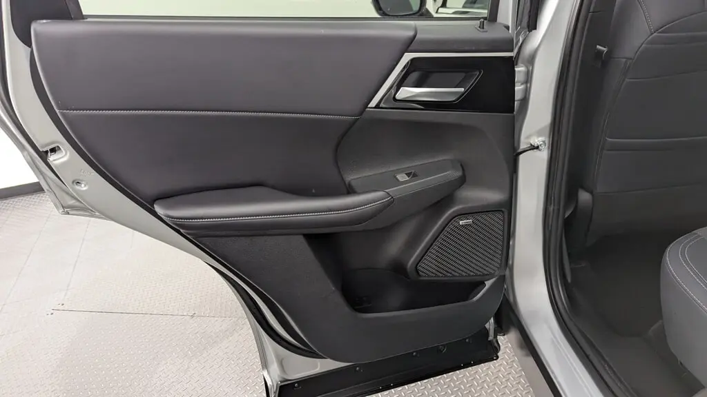2026 MITSUBISHI OUTLANDER SE photo 15