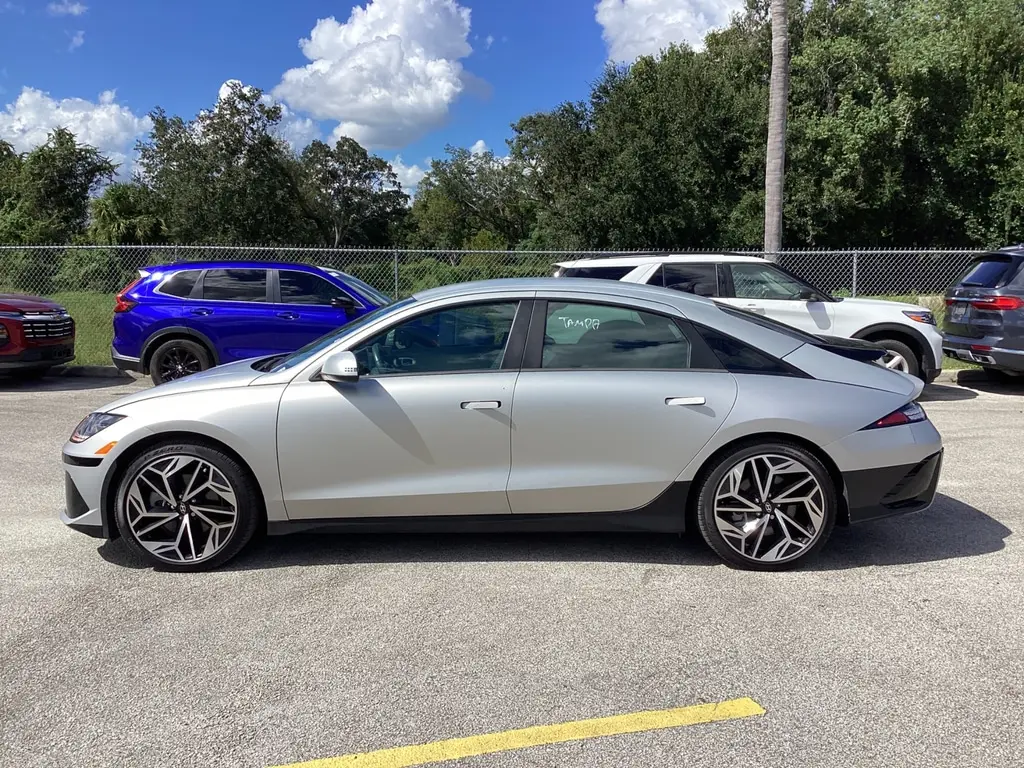 2023 HYUNDAI IONIQ 6 SEL photo 6